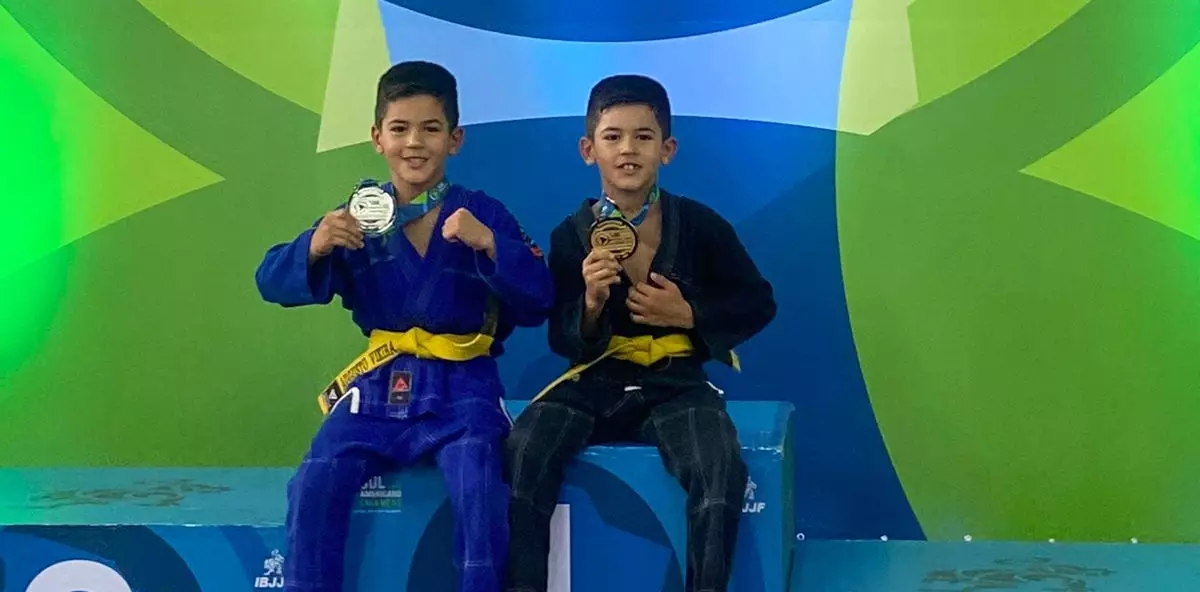 Augusto e Gabriel Vieira garantem o primeiro e o segundo lugar no Campeonato Sul-Americano Kids de Jiu-Jitsu